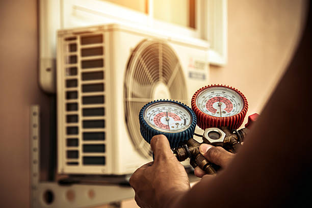 Professional Hvac technician working in Clawson, MI
